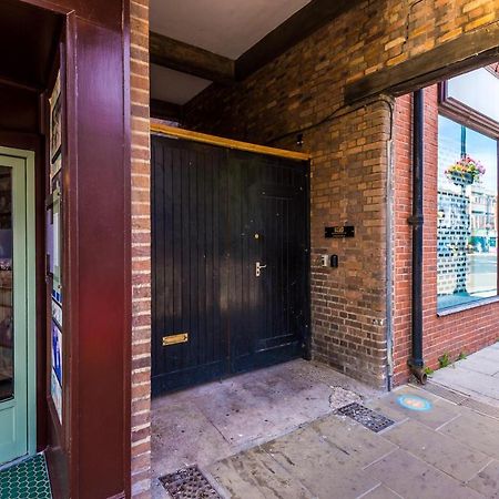 Bright 1-Bed Apartment In Chester By 53 Degrees Property, Ideal For Professionals & Couples, Great Location - Sleeps 4 Экстерьер фото